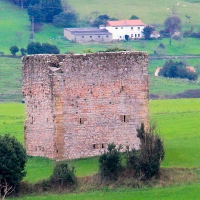 Torre o Toruxón de Prendes en la ruta Boroña