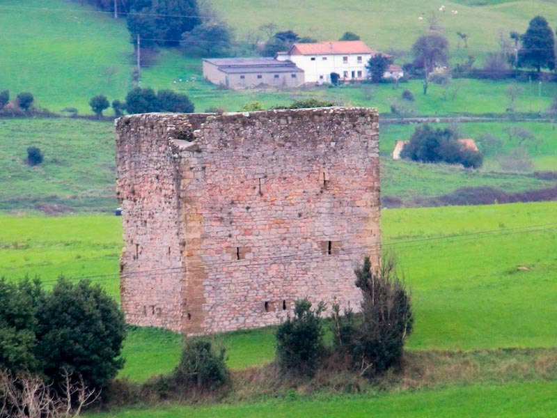 Torre o Toruxón de Prendes en la ruta Boroña
